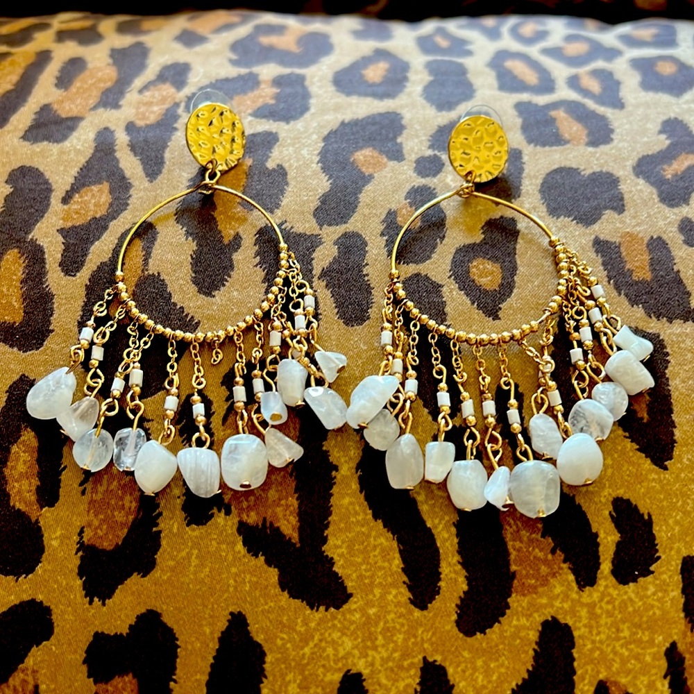 Kinsley Armelle quartz chandelier earrings 😍